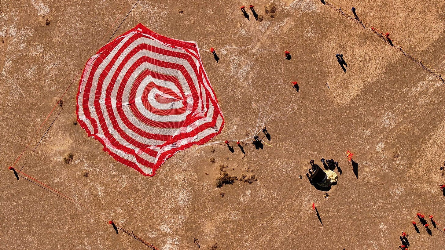 The Shijian-19 capsule and its parachute being recovered at the Dongfeng Landing Site. ©China National Space Administration The Shijian-19 capsule and its parachute being recovered at the Dongfeng Landing Site. ©China National Space Administration