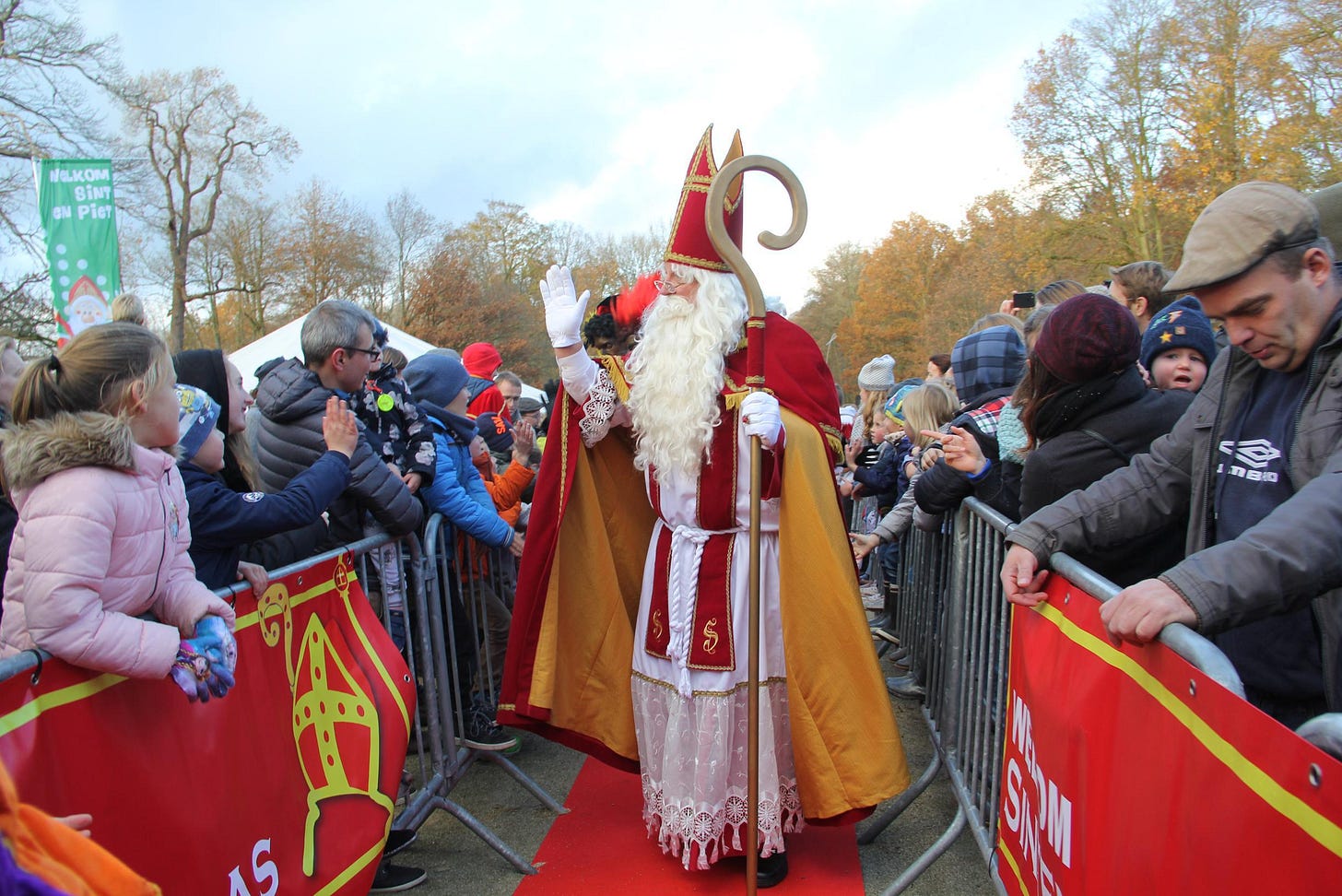 Sinterklaas landt op vliegveld in Ursel (Aalter) | Het Nieuwsblad