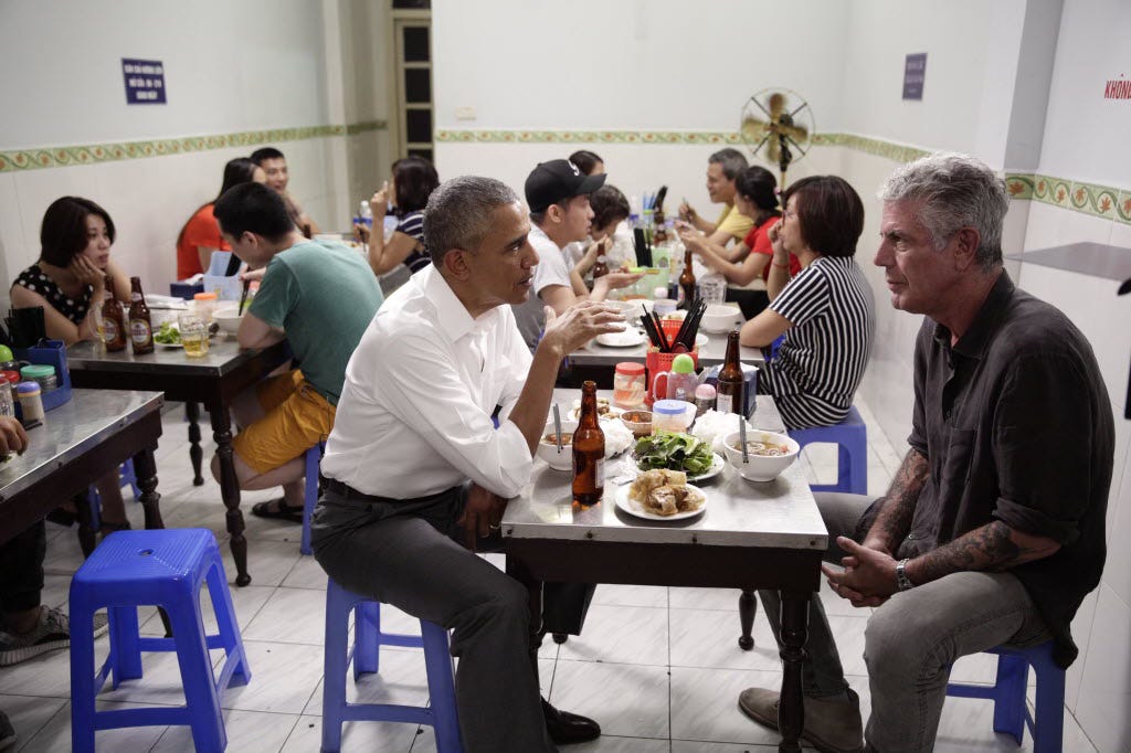 President Barack Obama eating with Anthony Bourdain in 2016 President Barack Obama eating with Anthony Bourdain in 2016