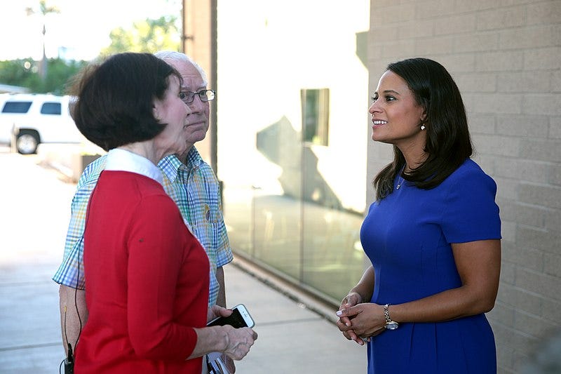 File:Kristen Welker with attendees (45544739501).jpg