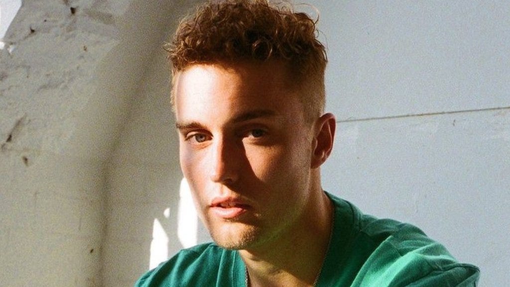 Sam Fender says he considered dealing drugs, before music offered a way out