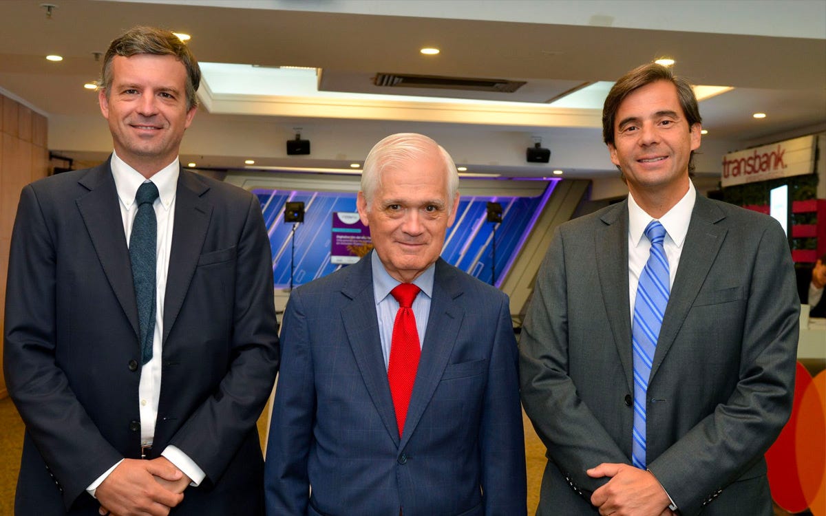 Sergio Eguiguren, presidente de ChilePay; Enrique Marshall, presidente del Consejo Consultivo del Mercado de Capitales; y Juan Antonio Figueroa, director ejecutivo de ChilePay (Foto: ChilePay) Sergio Eguiguren, presidente de ChilePay; Enrique Marshall, presidente del Consejo Consultivo del Mercado de Capitales; y Juan Antonio Figueroa, director ejecutivo de ChilePay (Foto: ChilePay)