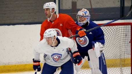 Islanders' Noah Dobson relishes playing time with veteran Zdeno Chara |  Newsday