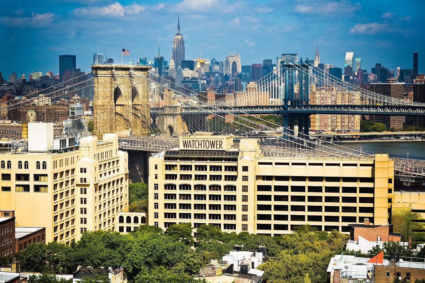 File:Watchtower Bible & Tract Society (world headquarters).jpg - Wikimedia  Commons