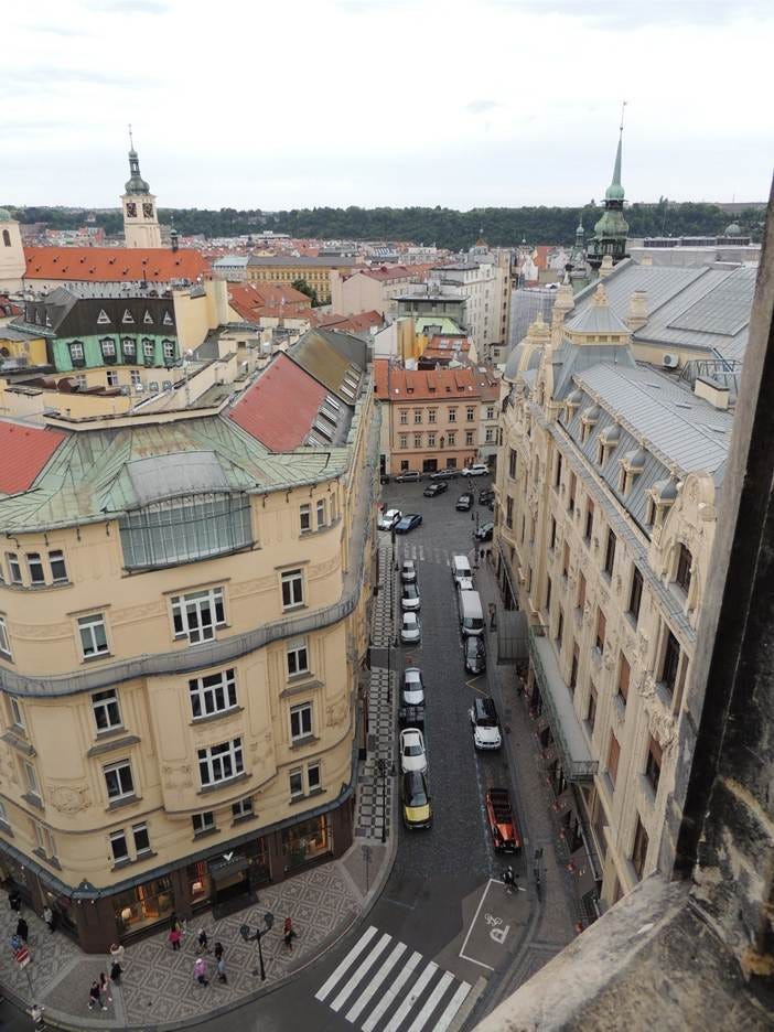 A street with cars and buildings

AI-generated content may be incorrect.