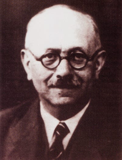 A head-on photo of historian Marc Bloch A head-on photo of historian Marc Bloch