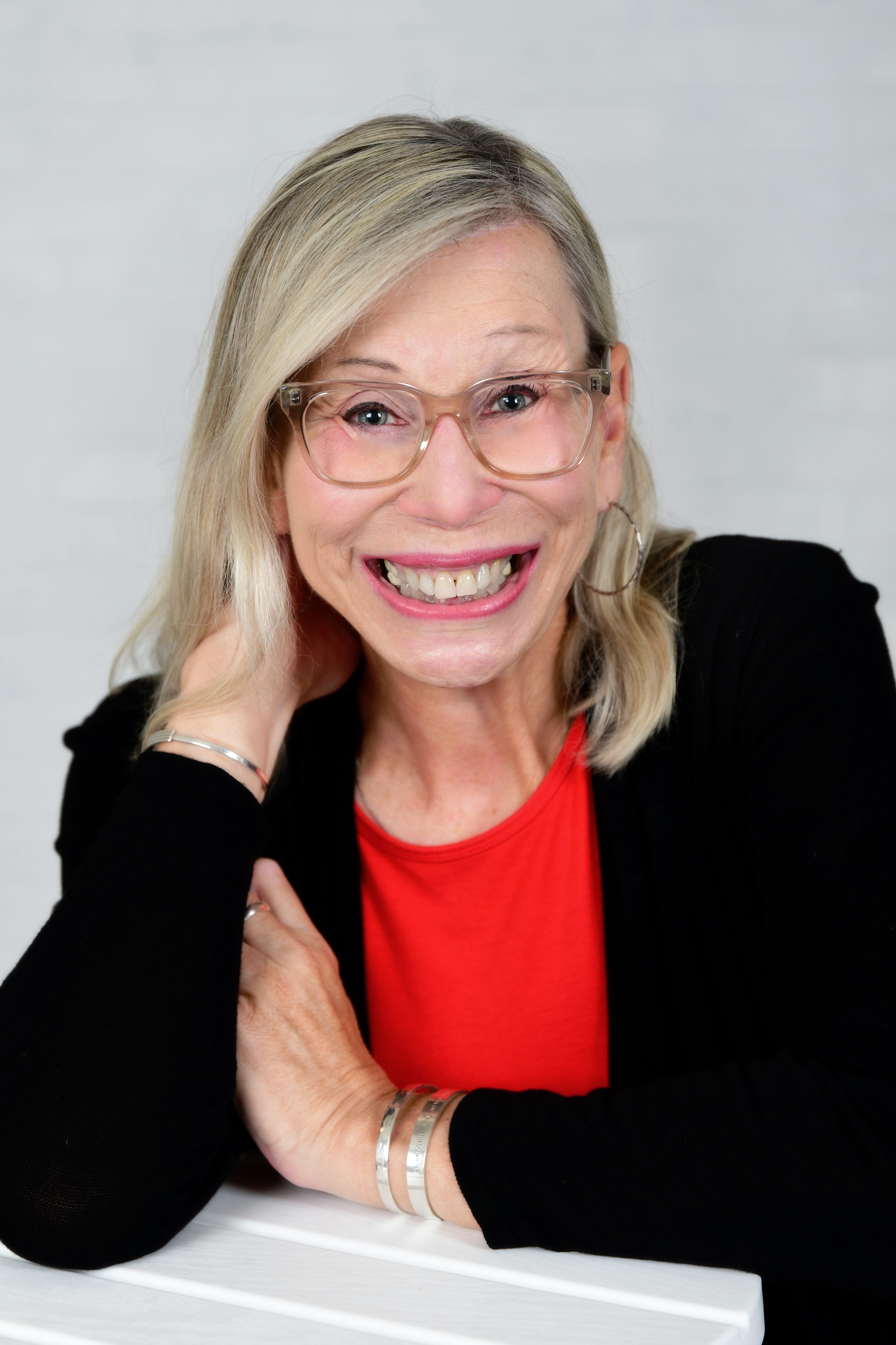 ellie krug logo