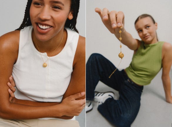 all.u.me jewellery get activated by pressing the pendant when feeling harassed. A button on the backside of the pendant activates the app notifying the backpus nearby that someone needs help.
