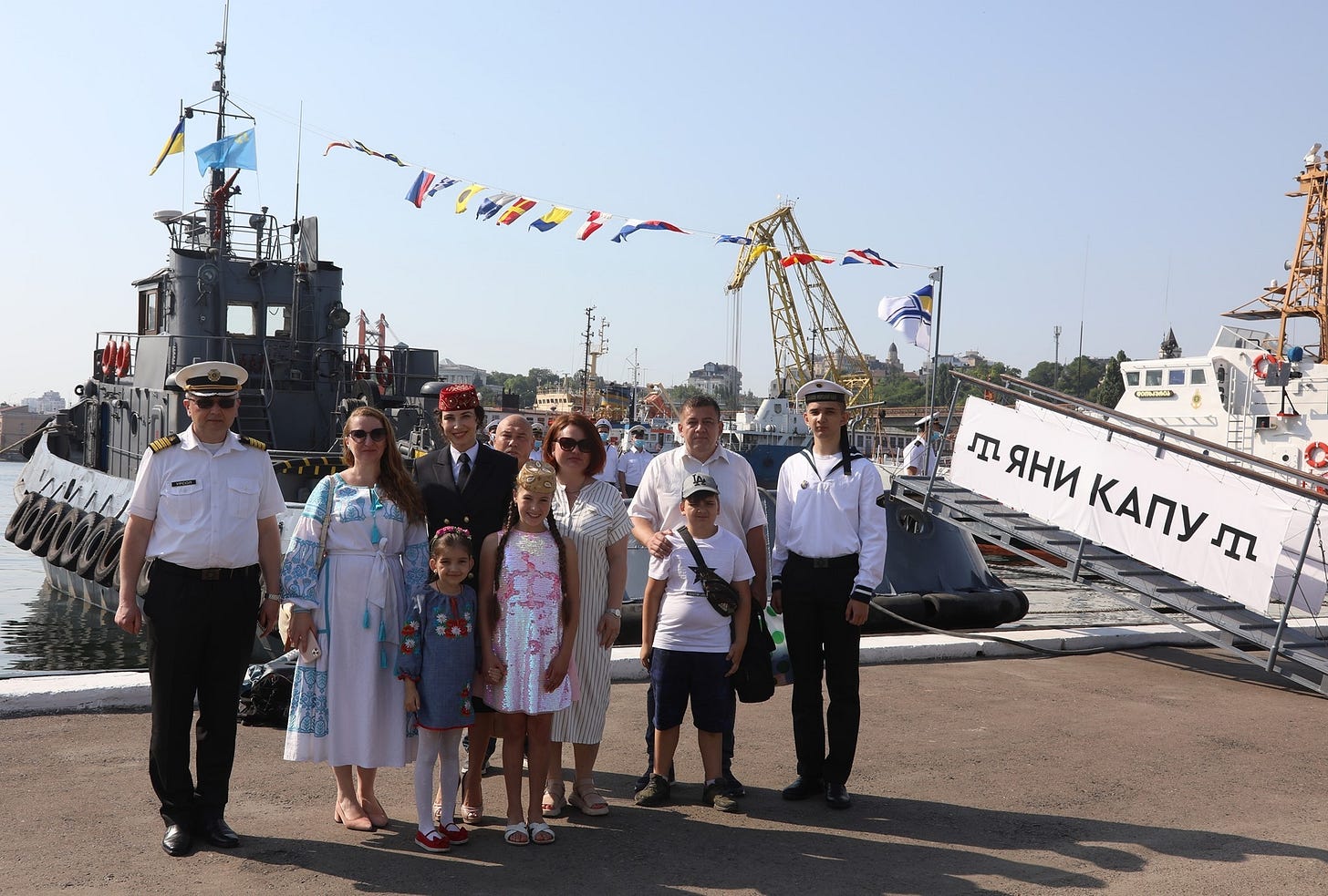 "Яни Капу" на день кримськотатарського прапора, 26 червня 2021 року. "Яни Капу" на день кримськотатарського прапора, 26 червня 2021 року.