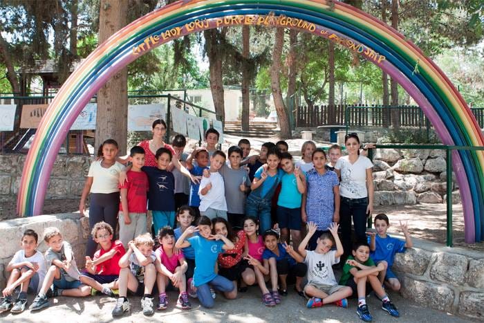 Enfants israéliens et palestiniens à Neve Shalom / Wahat al-Salam (Oasis de paix) Enfants israéliens et palestiniens à Neve Shalom / Wahat al-Salam (Oasis de paix)