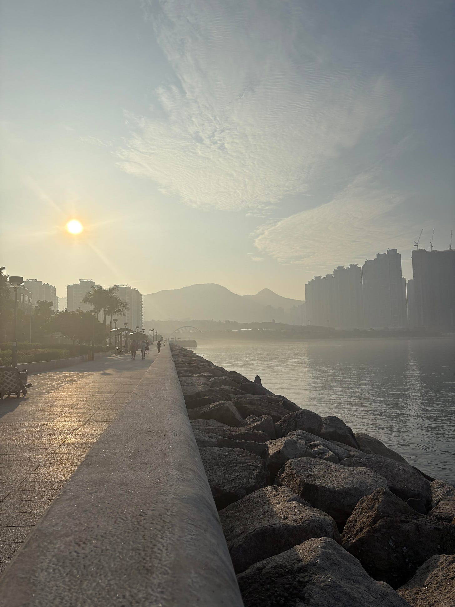 香港の朝日の写真