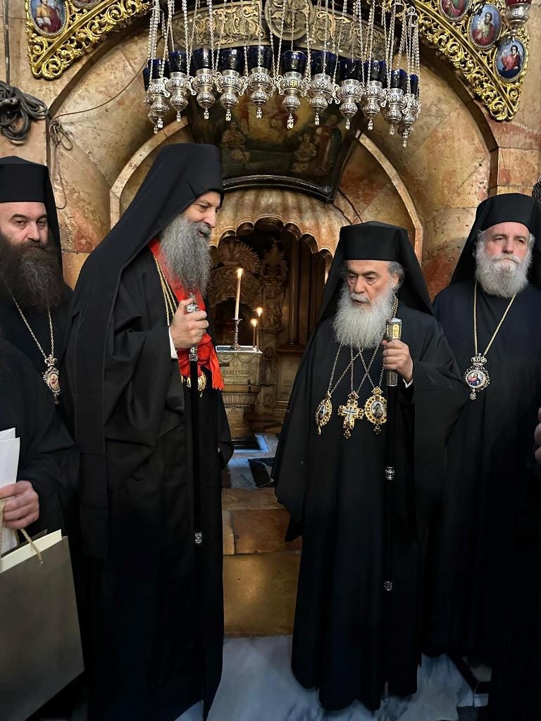 ΠΑΤΡΙΑΡΧΙΚΟΝ ΣΥΛΛΕΙΤΟΥΡΓΟΝ ΕΙΣ ΤΟΝ ΦΡΙΚΤΟΝ ΓΟΛΓΟΘΑΝ & ΠΑΡΑΣΗΜΟΦΟΡΗΣΙΣ ΤΗΣ Α.Θ.Μ. ΤΟΥ ΠΑΤΡΙΑΡΧΟΥ ΣΕΡΒΙΑΣ Κ.Κ. ΠΟΡΦΥΡΙΟΥ ΥΠΟ ΤΗΣ Α.Θ.Μ. ΤΟΥ ΠΑΤΡΙΑΡΧΟΥ ΙΕΡΟΣΟΛΥΜΩΝ Κ.Κ. ΘΕΟΦΙΛΟΥ | Ἐπίσημος ἱστοχῶρος τοῦ Πατριαρχείου Ἱεροσολύμων