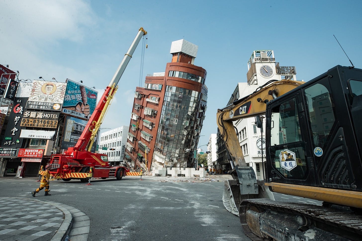 Earthquake Hits Taiwan: How Strict Building Codes Averted a Larger Disaster - Image 1 of 4 Earthquake Hits Taiwan: How Strict Building Codes Averted a Larger Disaster - Image 1 of 4