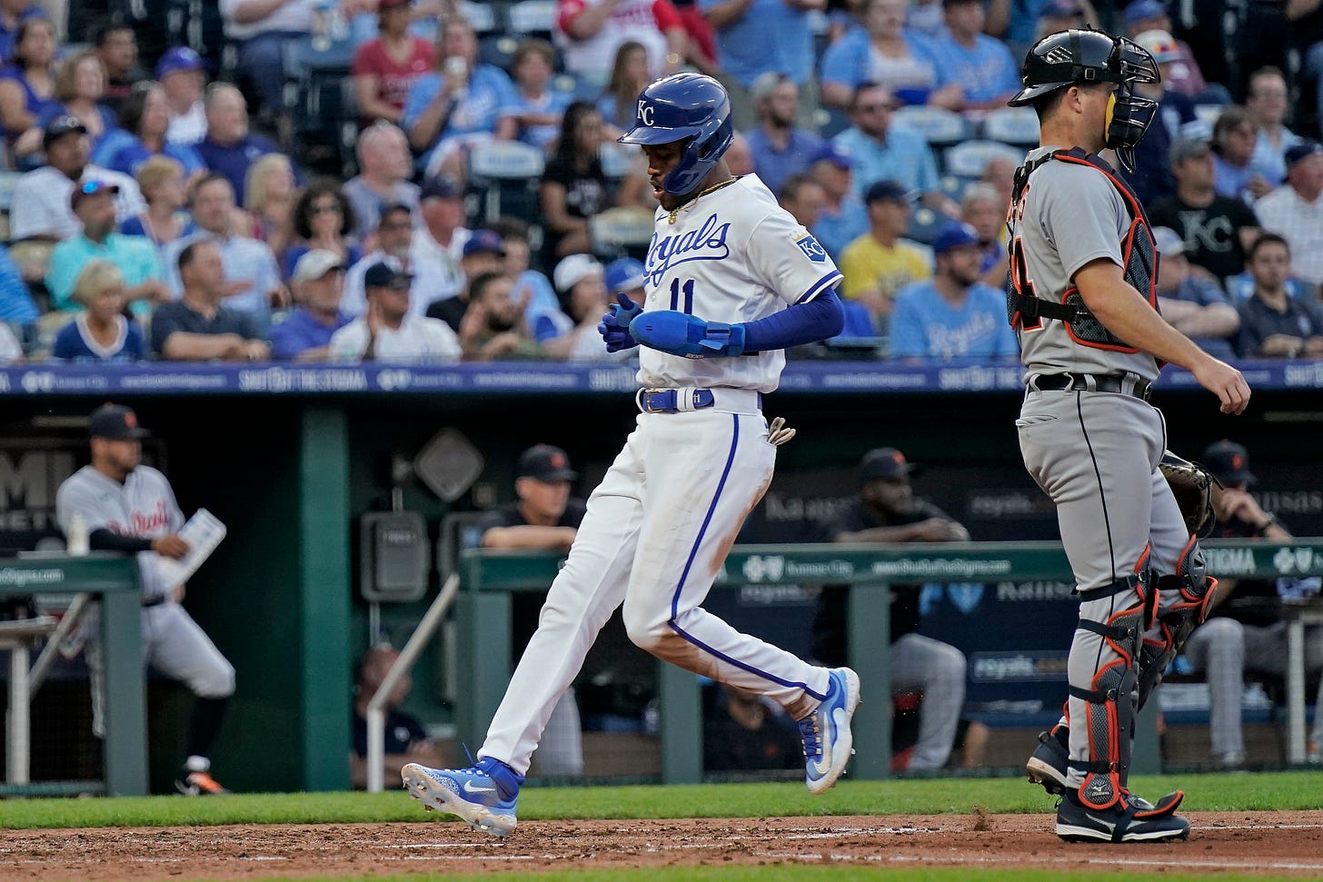 Royals snap 4-game skid with win over Tigers