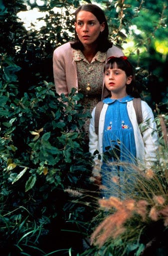 La profesora de "Matilda" hoy tiene 50 años y sorprende a todos con su  apariencia actual