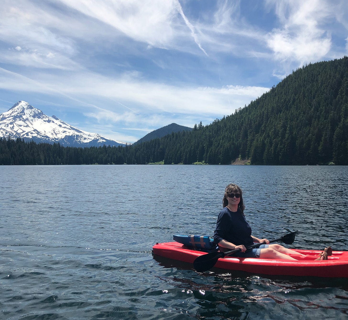woman kayaking with mt hood in the bacground