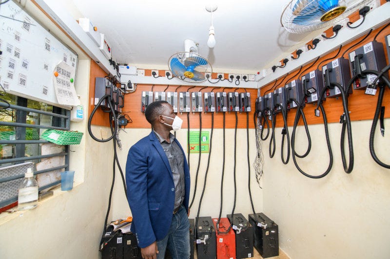 Zembo operates a network of recharge stations where batteries are charged. As soon as their battery is empty, drivers swap their empty battery against a recharged one.