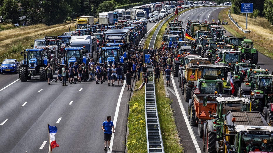 Dutch farmers form 'freedom convoys' to protest government's strict environmental rules | Fox News Dutch farmers form 'freedom convoys' to protest government's strict environmental rules | Fox News