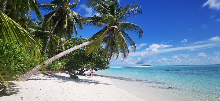 Photos of perfect white beaches in Maldives
