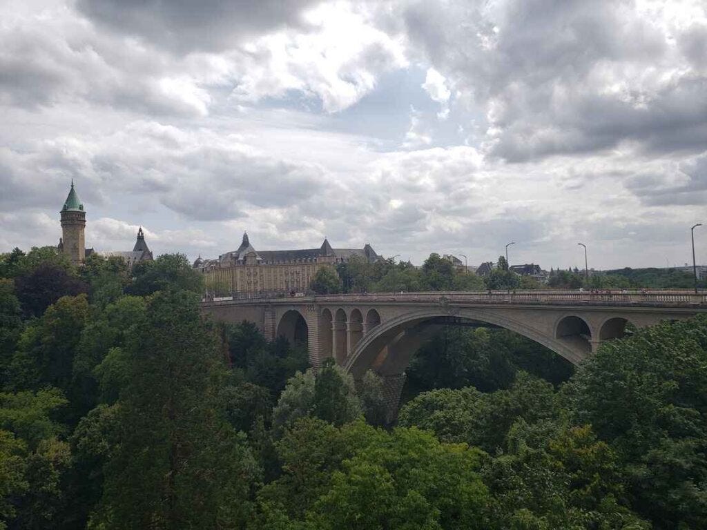 Luxembourg bride near Parc de la Pétrusse