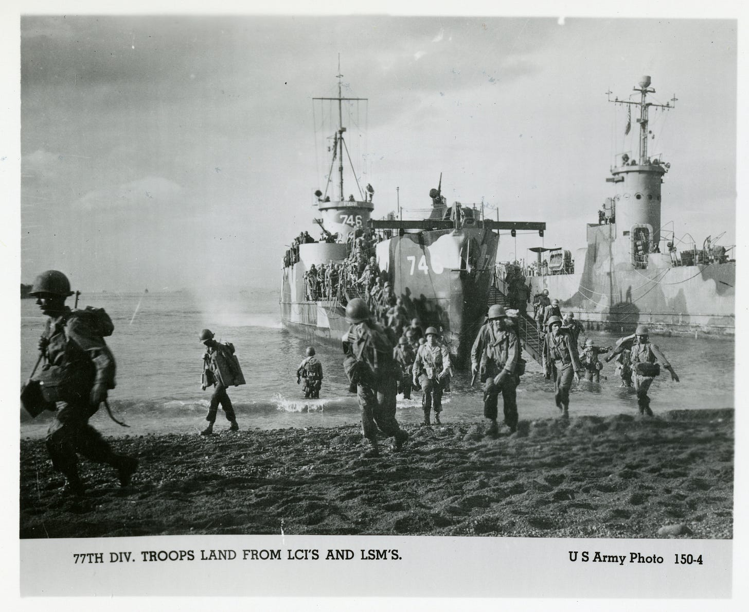 77th Infantry Division soldiers pouring onto a beach, Leyte, 1944 | The ...