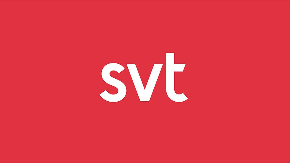 Logotyp för Sveriges Television (SVT) med vit text mot en röd bakgrund. Texten ”svt” är det centrala fokuset i bilden.