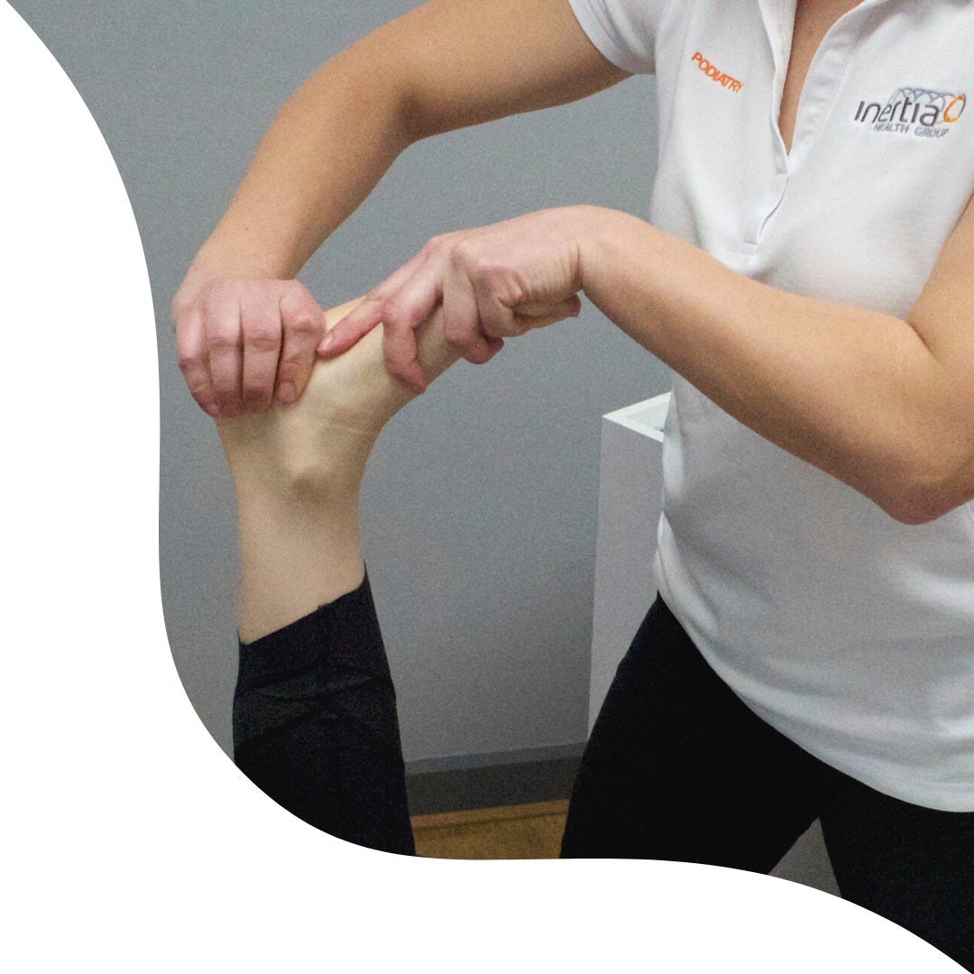 Hindmarsh physiotherapy clinic – physio providing hands-on treatment at Inertia Health Group.