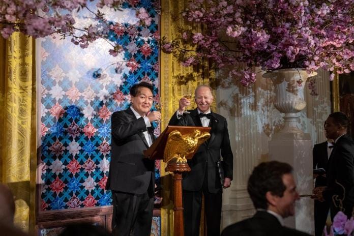 President Biden and President Yoon toast President Biden and President Yoon toast