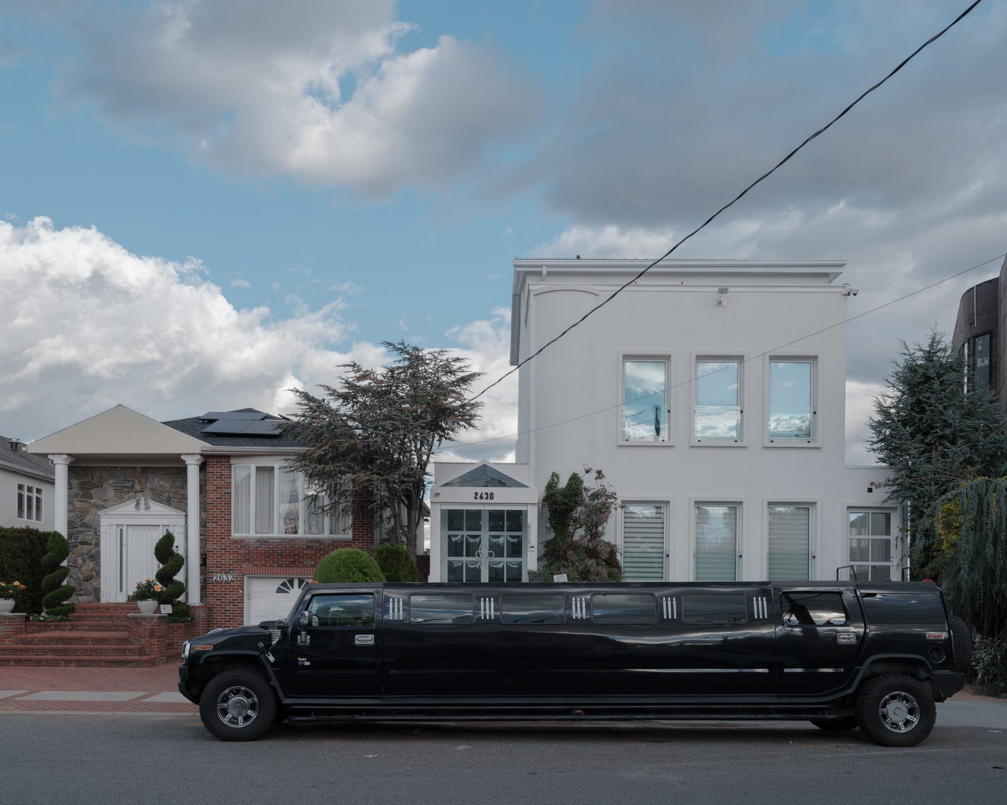 Hummer limo, Mill Basin