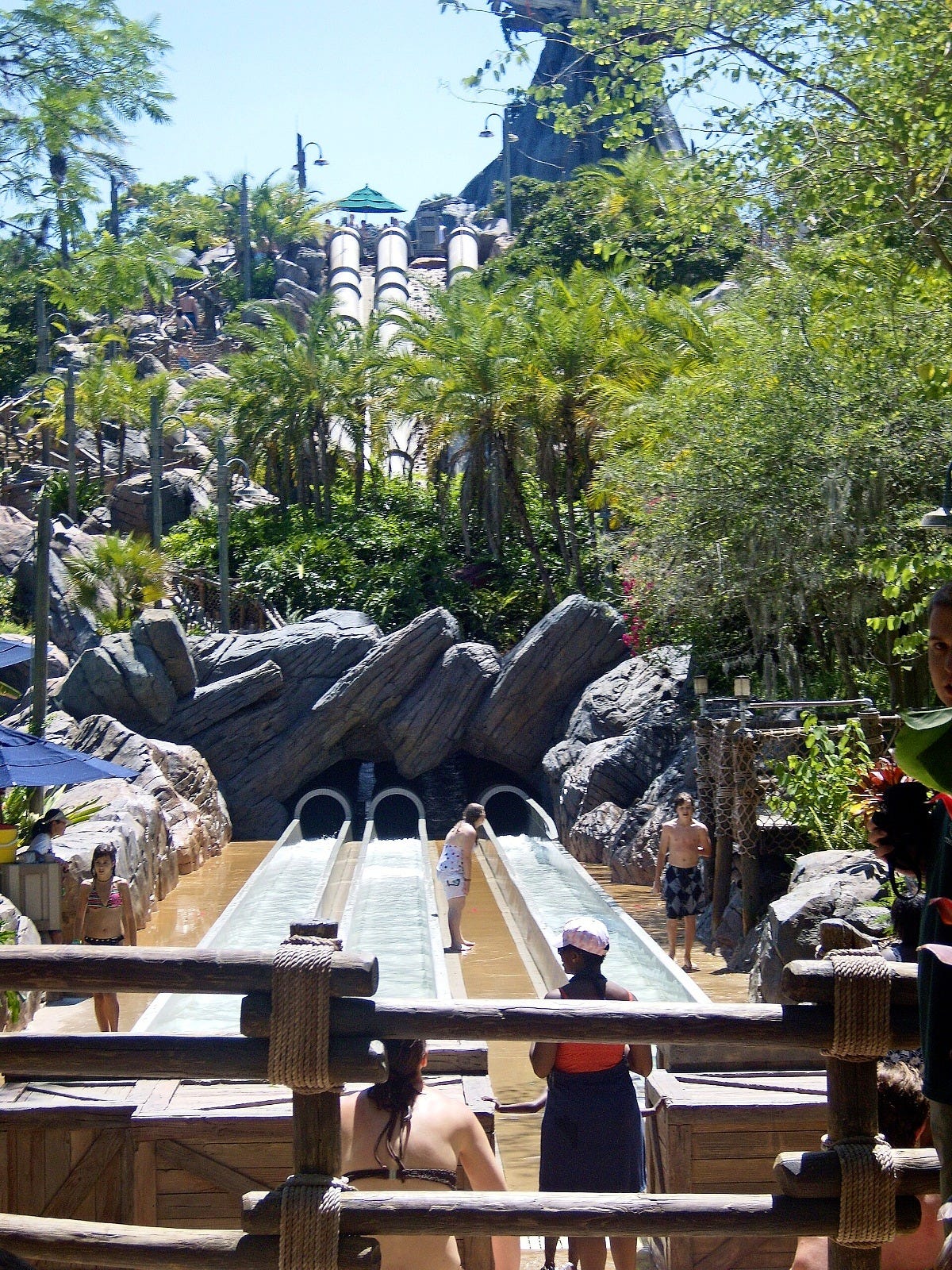 Humunga Kowabunga at Disney's Typhoon Lagoon. Image: JZ85 via Wikimedia Commons Humunga Kowabunga at Disney's Typhoon Lagoon. Image: JZ85 via Wikimedia Commons