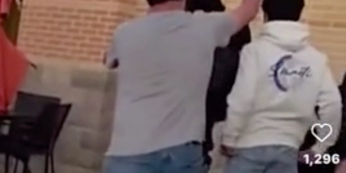 😡Infuriating viral video of man mocking Muslim kids as they pray. I promise you this will only turn people away from Christianity and towards Islam