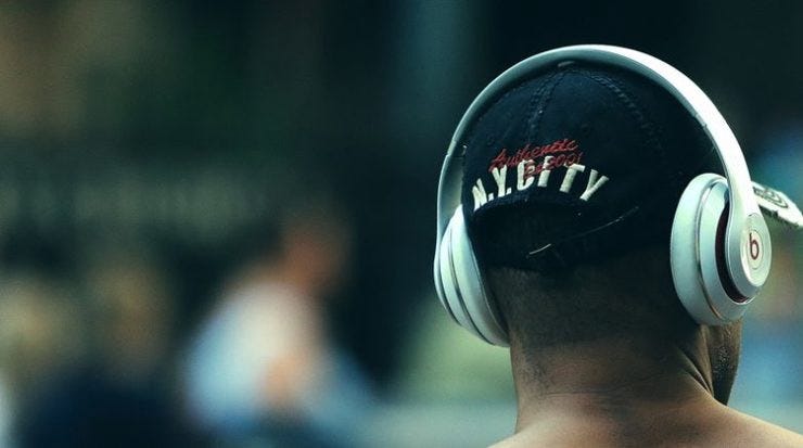 Podcast listening mainer 1 782x436