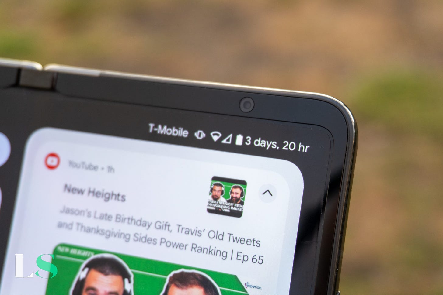 Google Pixel Fold battery life indicator.