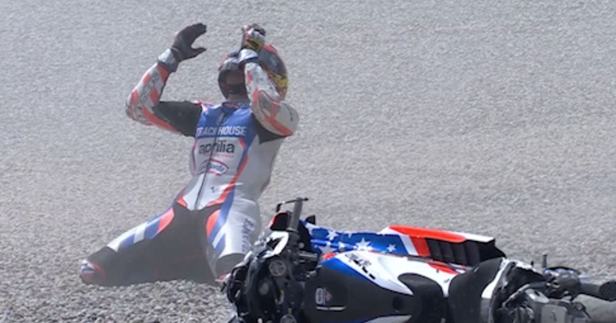 WATCH: Raul Fernandez crashes out of the Sprint lead!