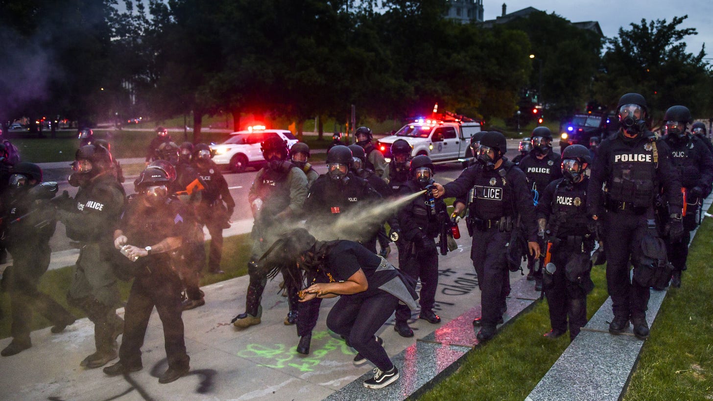 https://static01.nyt.com/images/2022/03/27/us/00protesters-award-print/00protesters-award1-videoSixteenByNine3000.jpg