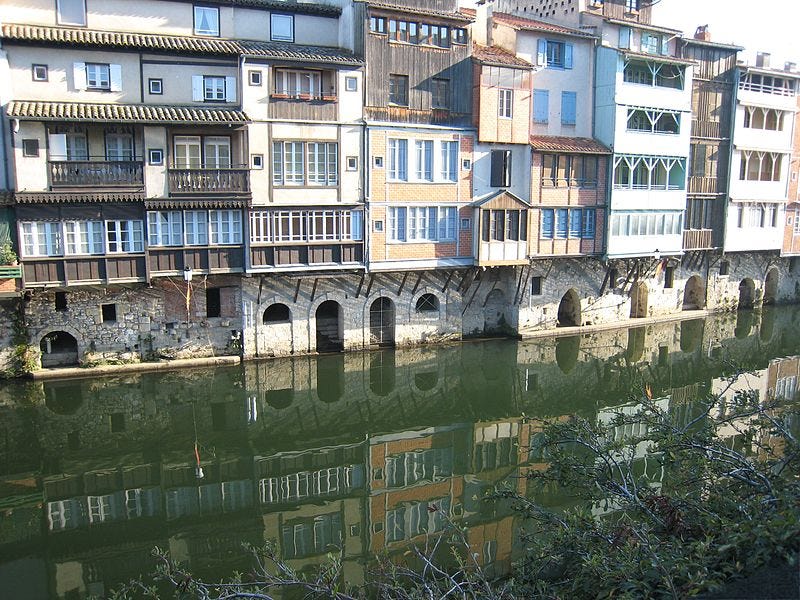 Fichier:Castres (81), Maisons sur l'Agoût.JPG