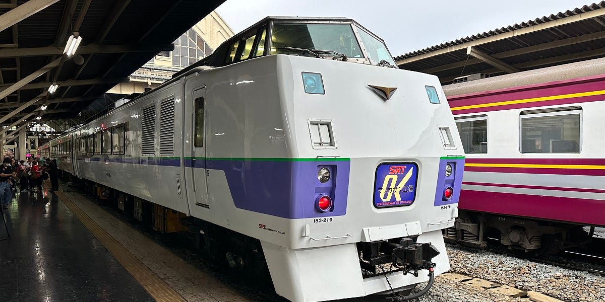 特撮 s.t station 特撮 s.t station 特撮 s.t station Shibuya's Amazing New Train