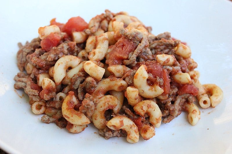 File:American Chop Suey on White Plate.jpg