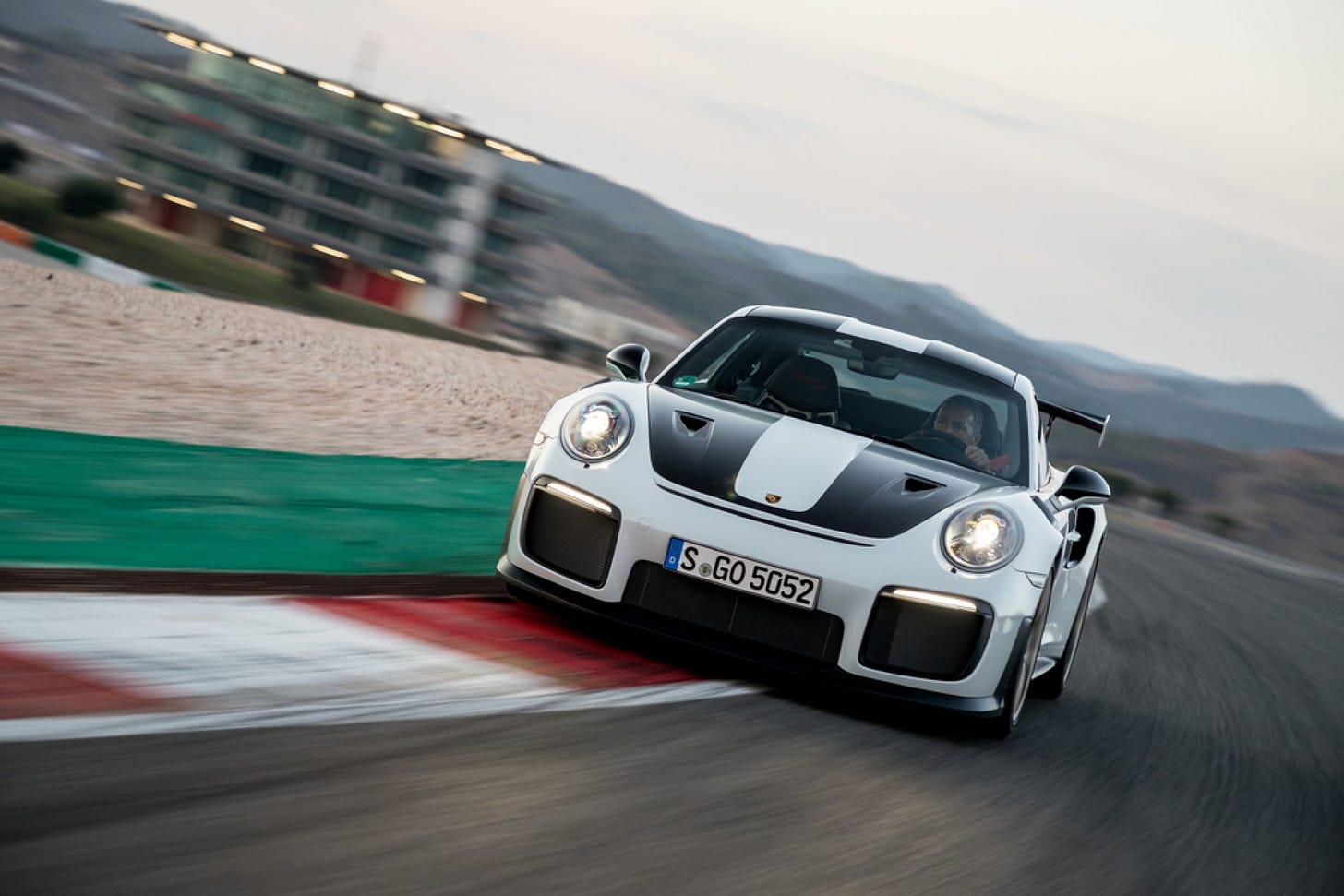 911 GT2 RS White - The new Porsche 911 GT2 RS