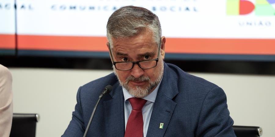 Troca foi confirmada por Pimenta nesta terça-feira