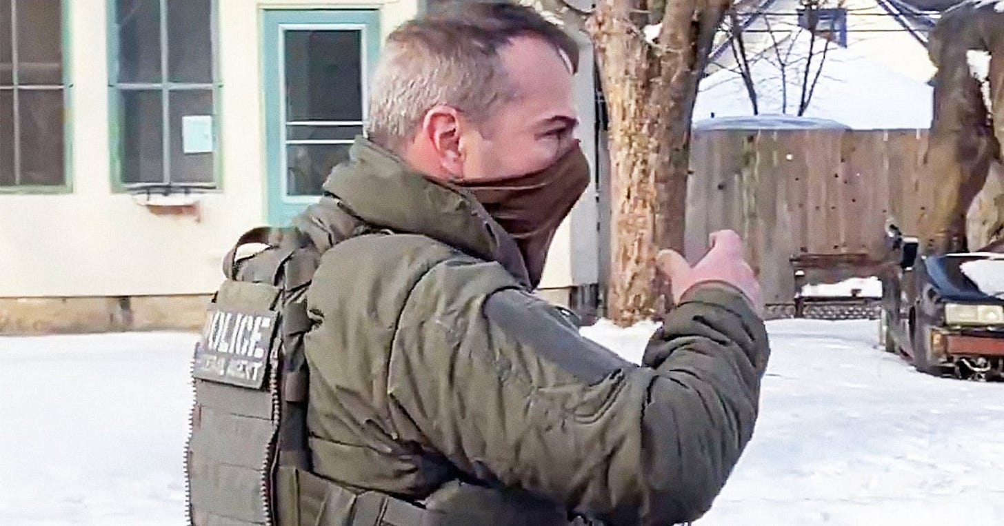 Killer ICE Agent Jonathan Ross Made Bonkers Lie to Neighbors About His Job