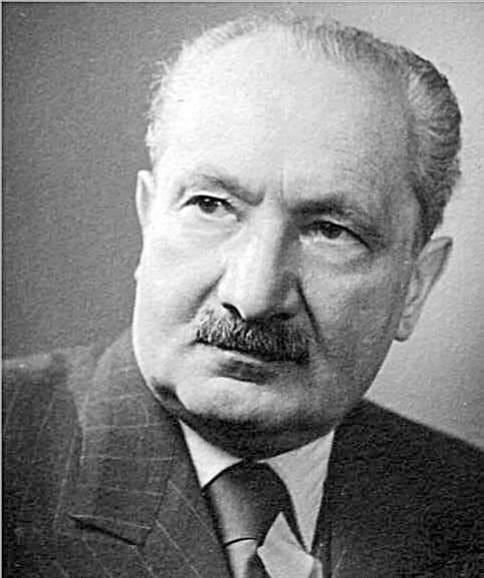 Reading lessons from Martin Heidegger | by Chris Beausang | Medium