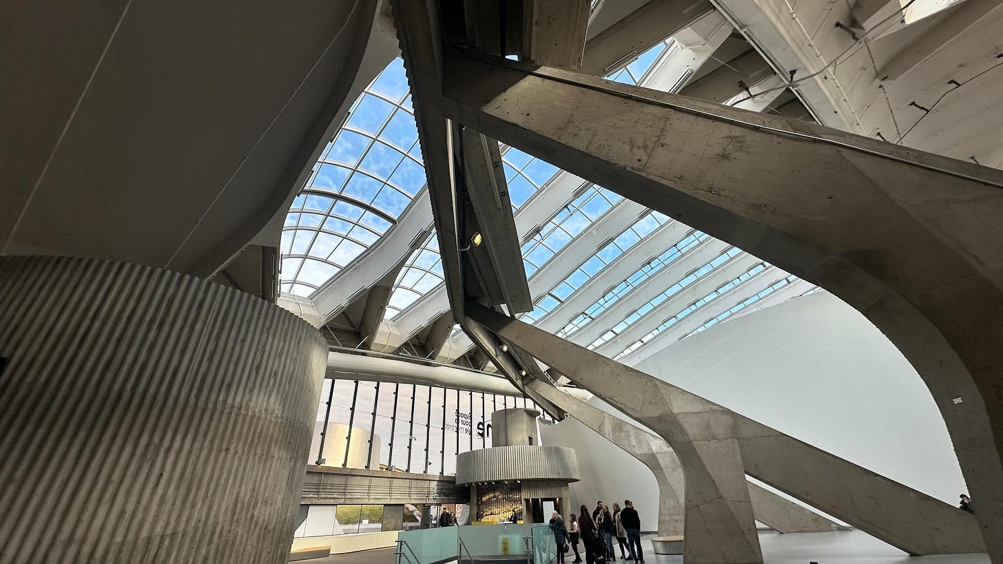 Photo by Kay | 쿨짹 | 글쓰는 컨설턴트 on November 10, 2024. May be an image of 5 people.