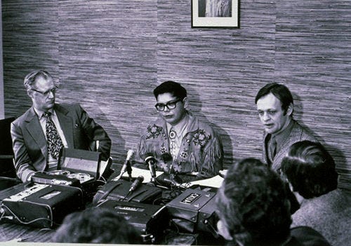 Premier of Alberta Harry Strom, Harold Cardinal and Jean Chrétien, Minister of Indian Affairs, 18 December 1970.