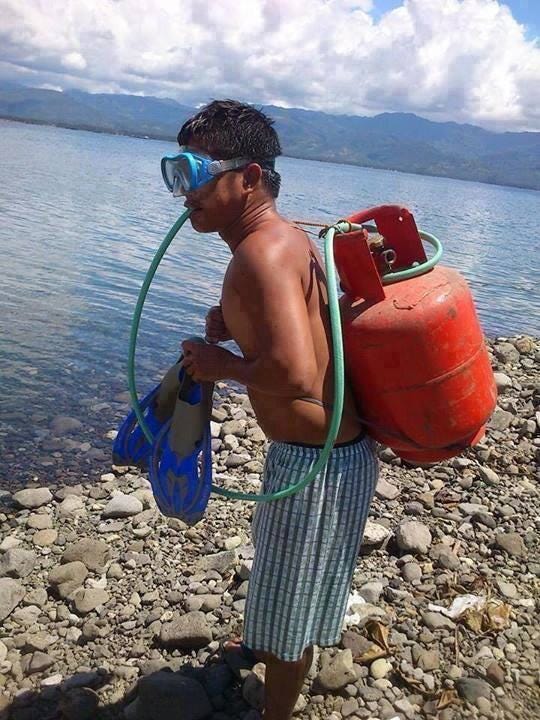 http://themacrotourist.com/images/Azure/ScubaMay0614.png