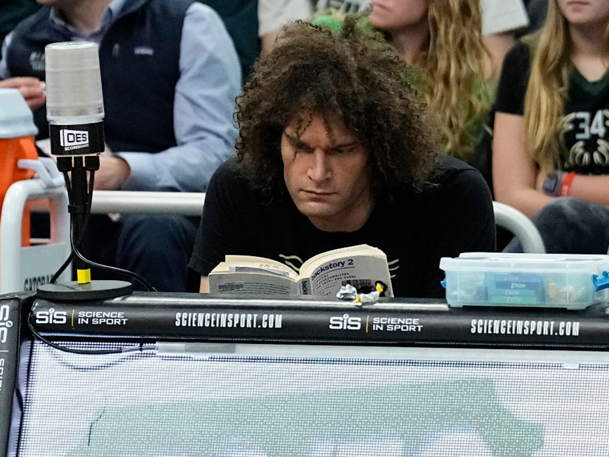 Robin Lopez Goes Viral for Reading Book Courtside at Bucks Game After Team  Traded Him - Sports Illustrated