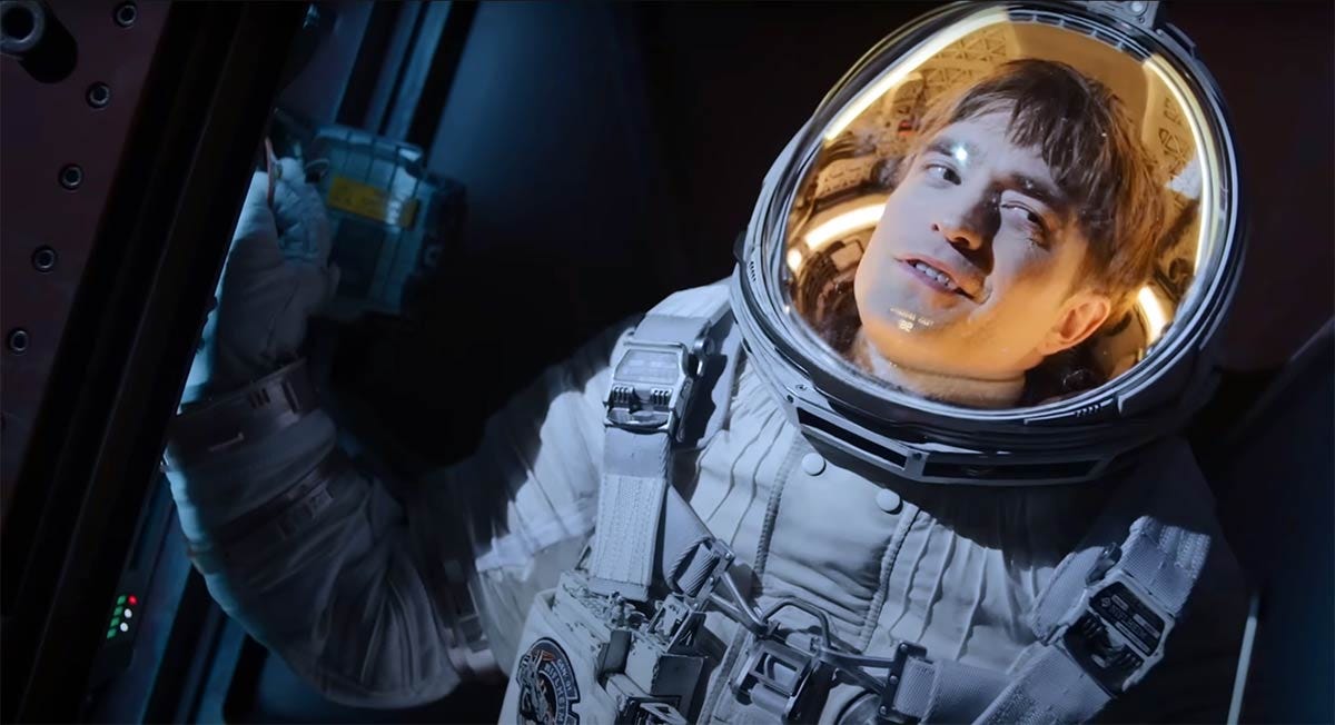 Mickey 17': New South Korean Trailer Shows Off New Footage & Features A  Different Tone