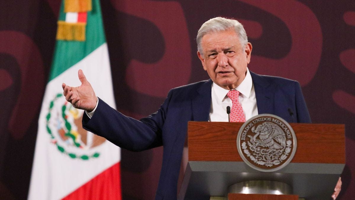 López Obrador pide disculpas por llamar “señor vestido de mujer” a la  diputada trans Salma Luévano | EL PAÍS México