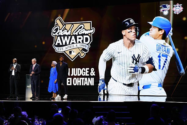 Harold Reynolds, commissioner of Major League Baseball Robert D. Manfred Jr., Billye Aaron and Ronald Acuña Jr. Present the Hank Aaron award to Aaron...