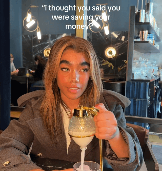 r/whybrows - Are they eyebrows or fighting caterpillars?